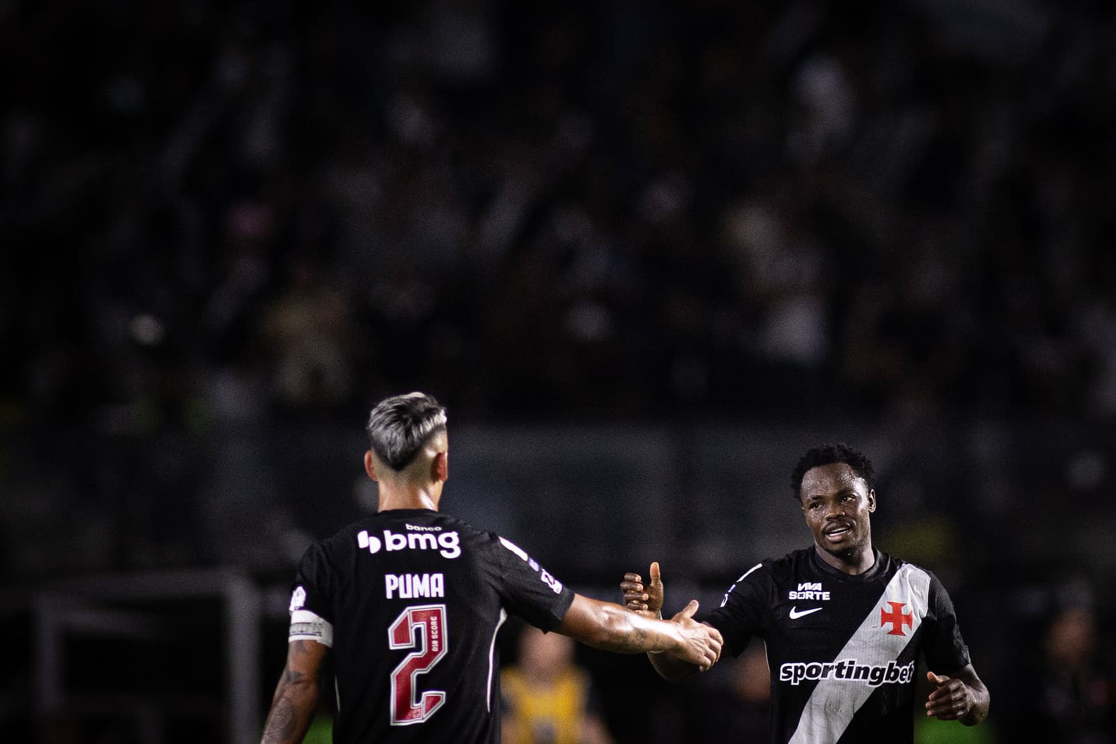 Thiago Mendes decide no fim, e Vasco elimina o Independiente Medellín