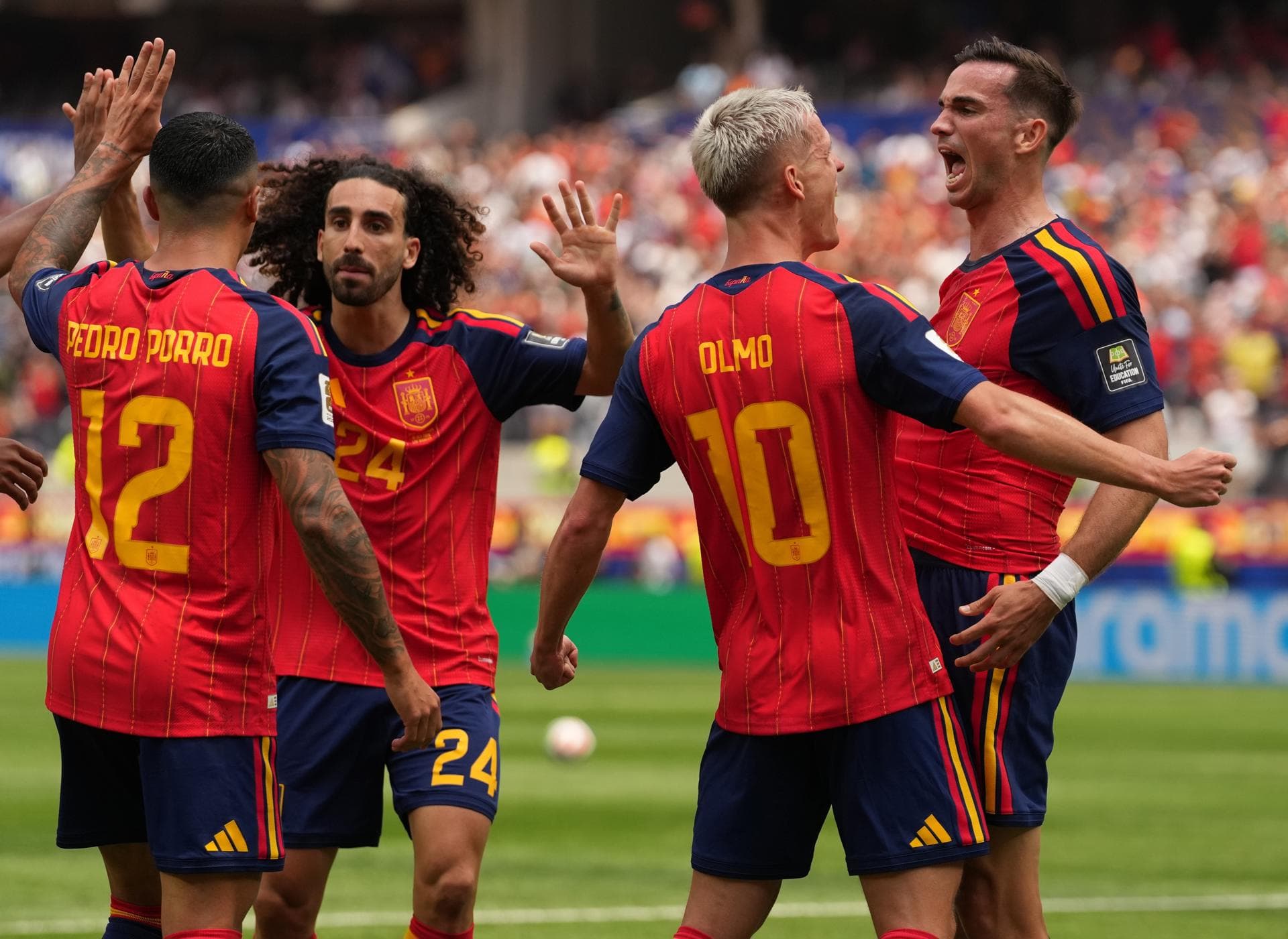 Espanha aproveita falha de reserva de Courtois, vence Bélgica e vai à semifinal