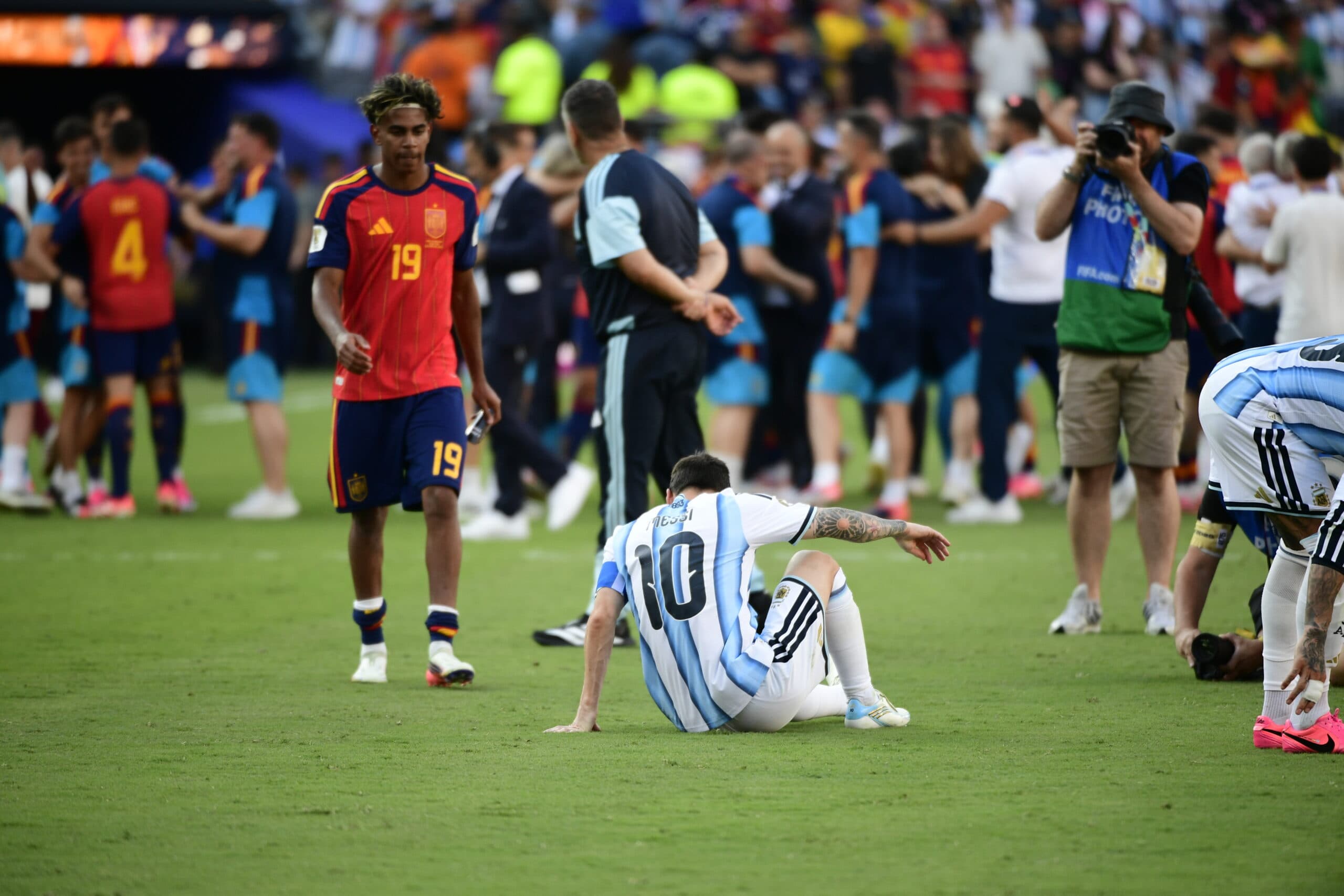 Na Copa das estrelas, coletivo da Espanha eclipsa Messi e até Yamal