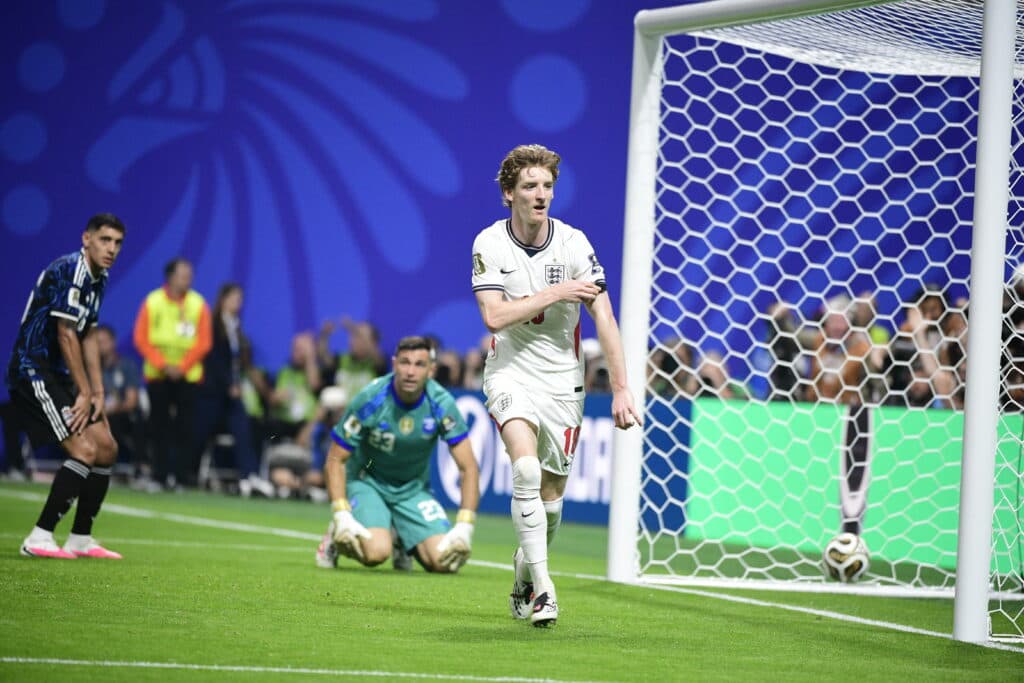 Autor de três assistências na competição, Gordon marcou o seu primeiro em Copas - Alexandre Battibugli/PLACAR