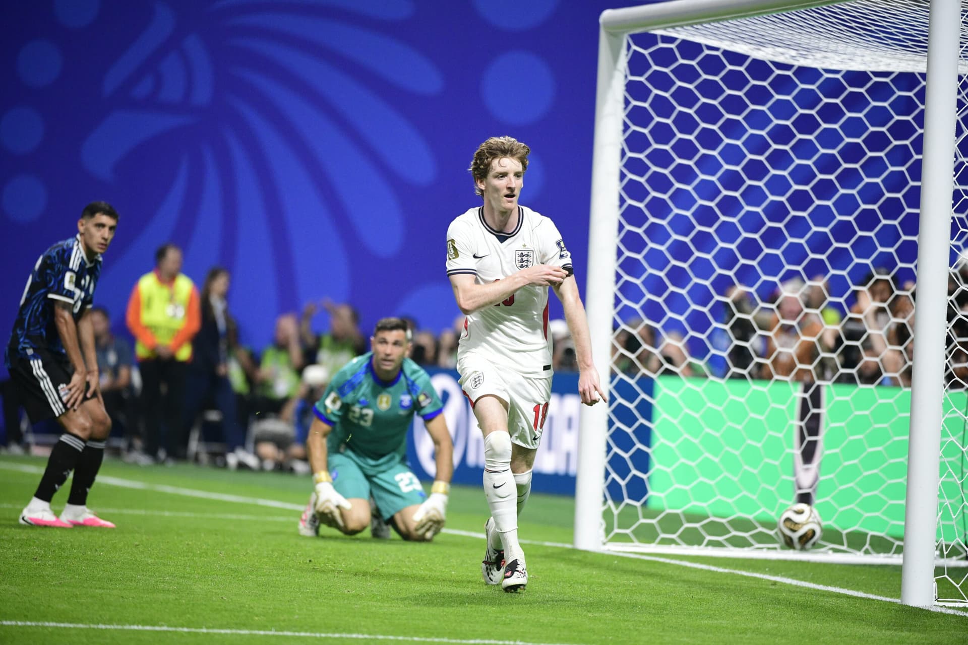 Autor de três assistências na competição, Gordon marcou o seu primeiro em Copas – Alexandre Battibugli/PLACAR