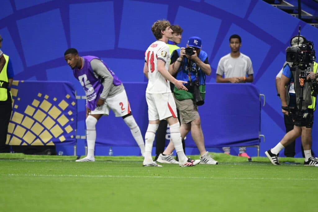 Autor de três assistências na competição, Gordon marcou o seu primeiro em Copas - Alexandre Battibugli/PLACAR