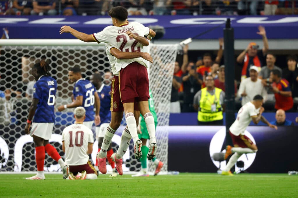 Espanha comemora gol de Pedro Porro na semifinal da Copa do Mundo contra a França - EFE/ Lavandeira Jr