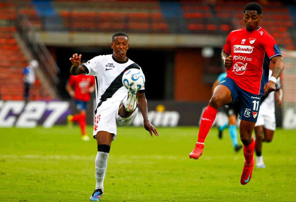 Com gol no fim, Vasco busca empate contra Ind. Medellín