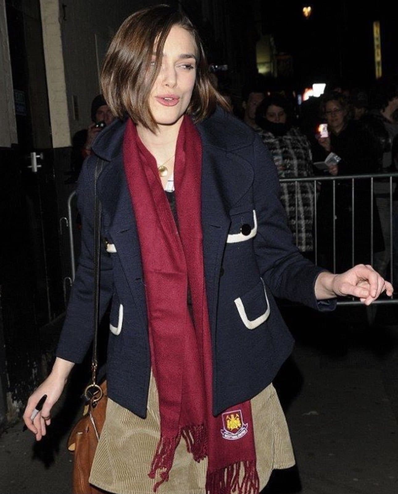 Keira Knightley com um cachecol do West Ham - Reprodução/@kulturfizik_