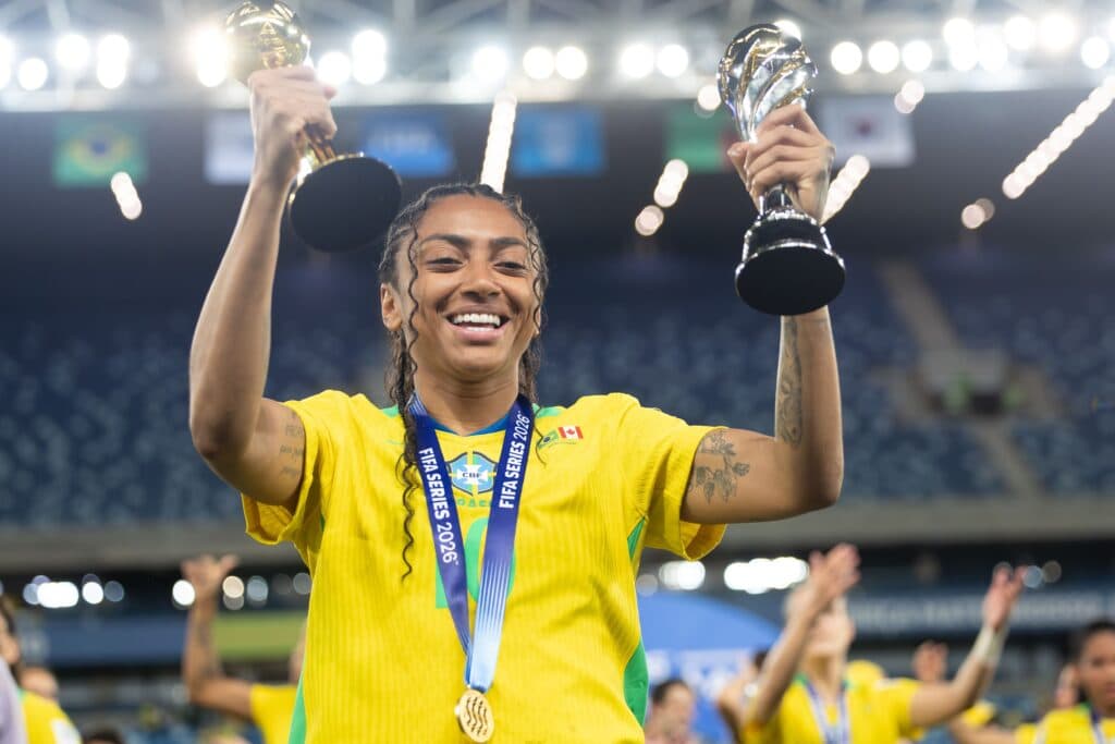 Barcelona quebra recorde de transferência por brasileira