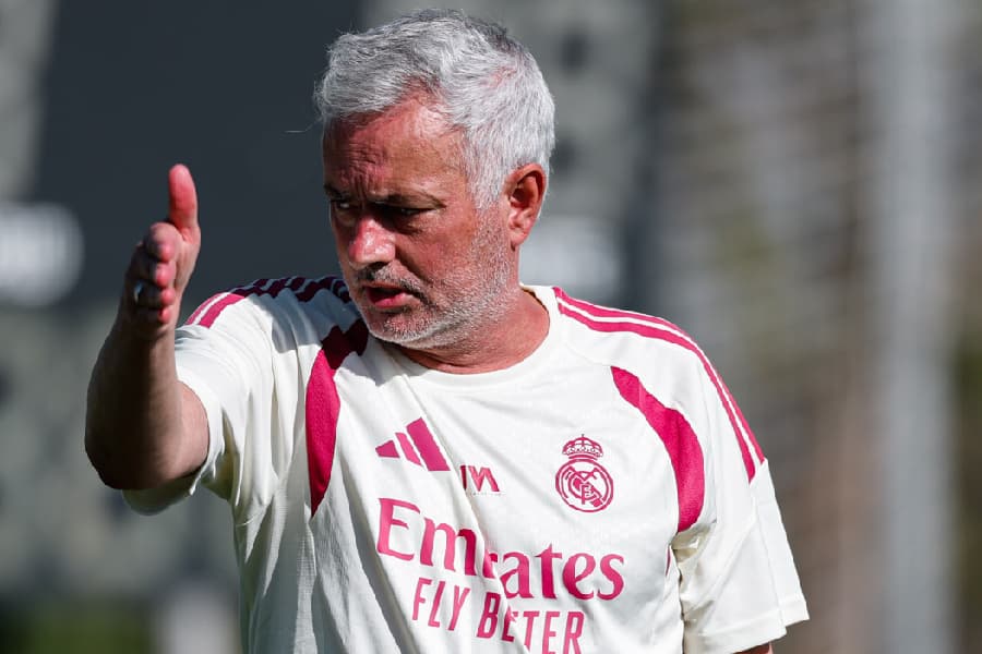 Mourinho deseja reduzir elenco do Real Madrid para a temporada, diz jornal