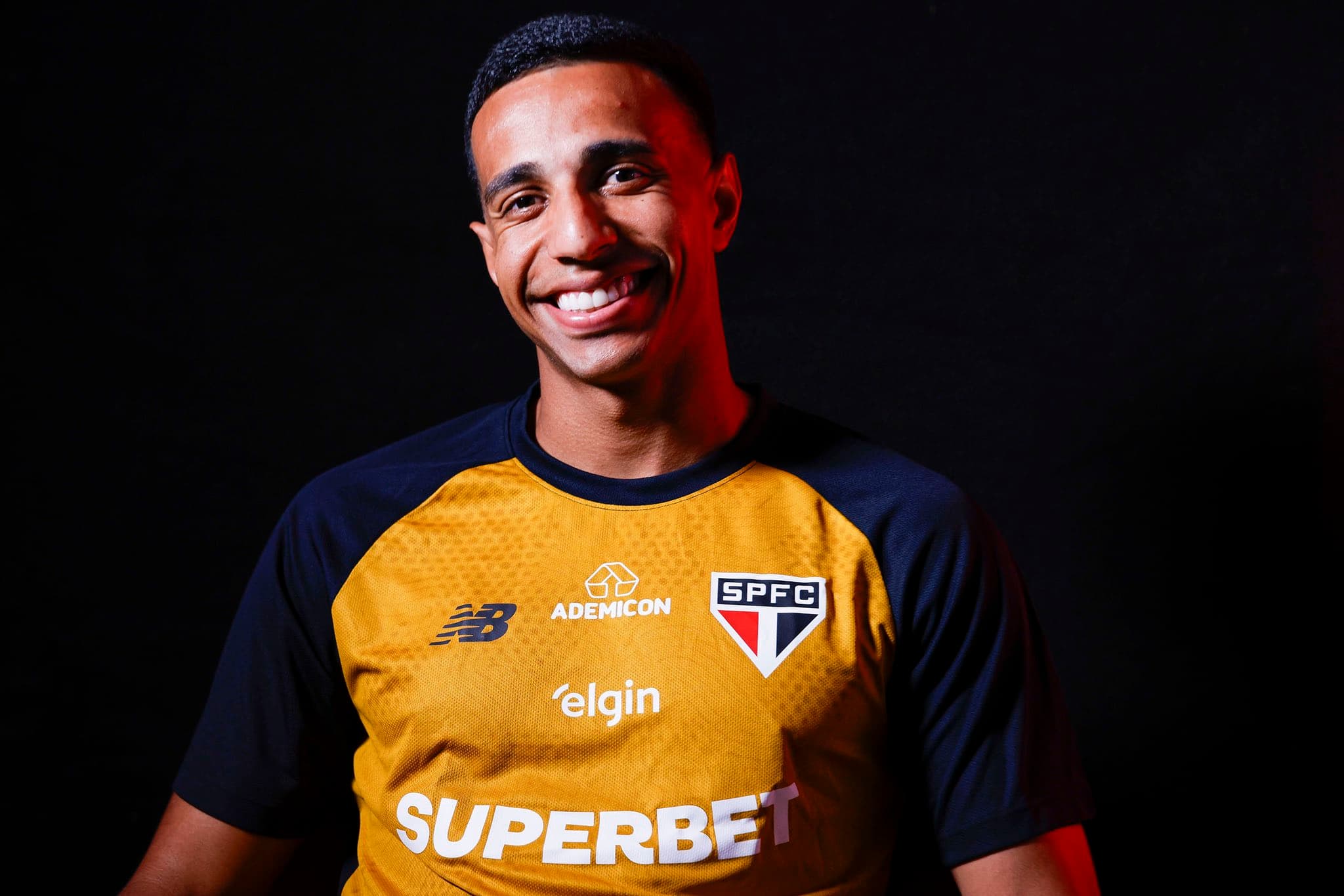 São Paulo anuncia contratação de Victor Sá, ex-Botafogo