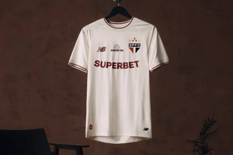 São Paulo lança terceira camisa na cor off-white