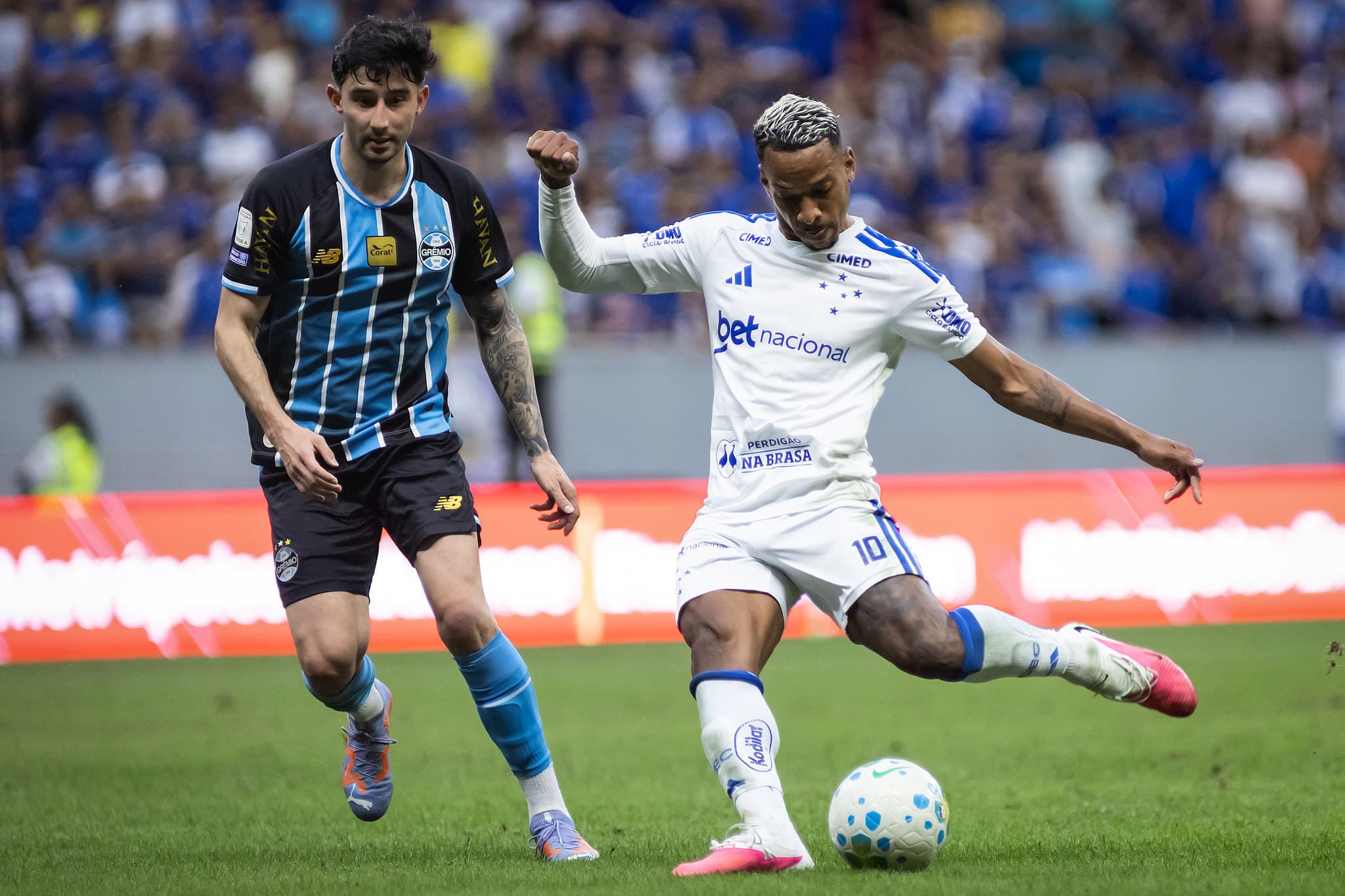 Goleiro do Grêmio pega dois pênaltis e gaúchos vencem o Cruzeiro em amistoso