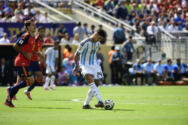 Argentina é a primeira finalista de Copa a não chutar a gol no tempo normal de jogo