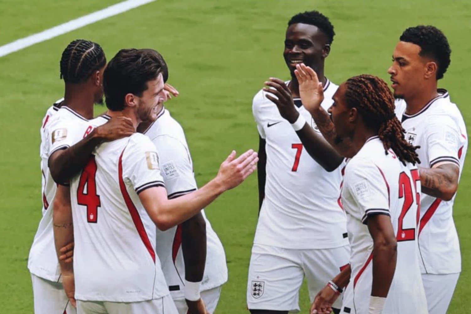 Saka brilha, Inglaterra supera reação épica da França e conquista bronze inédito
