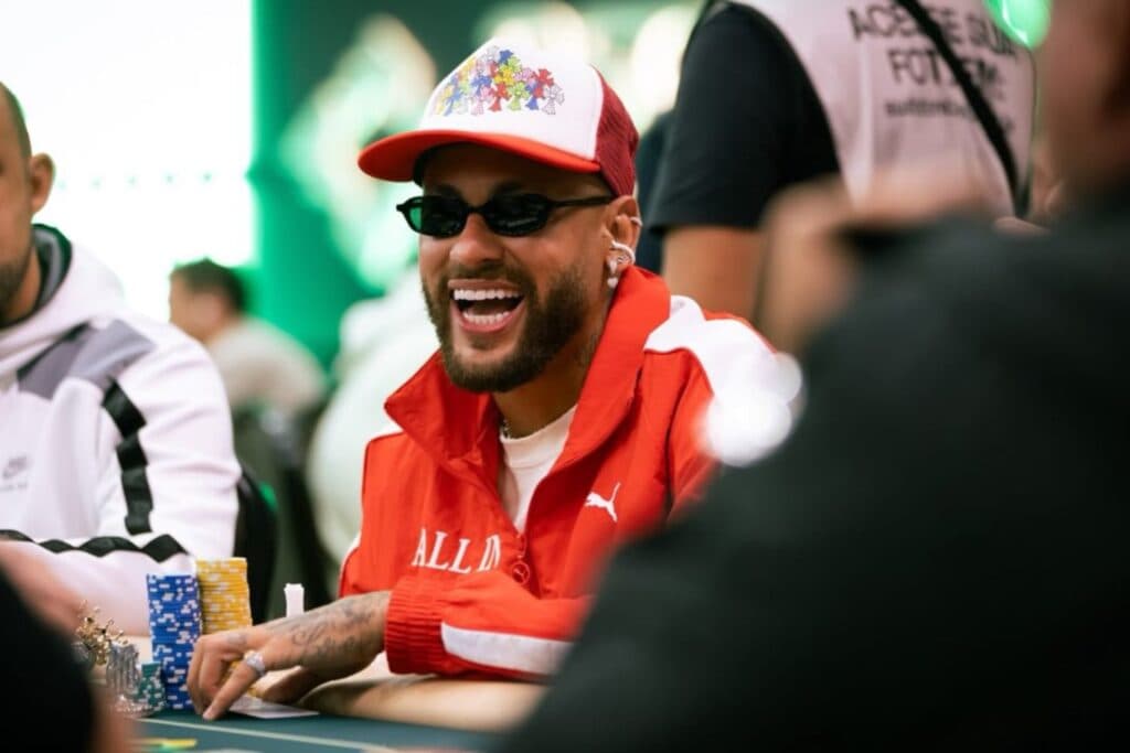 Neymar vira notícia por gols, relatos de bronca em jovens e ausência no CT