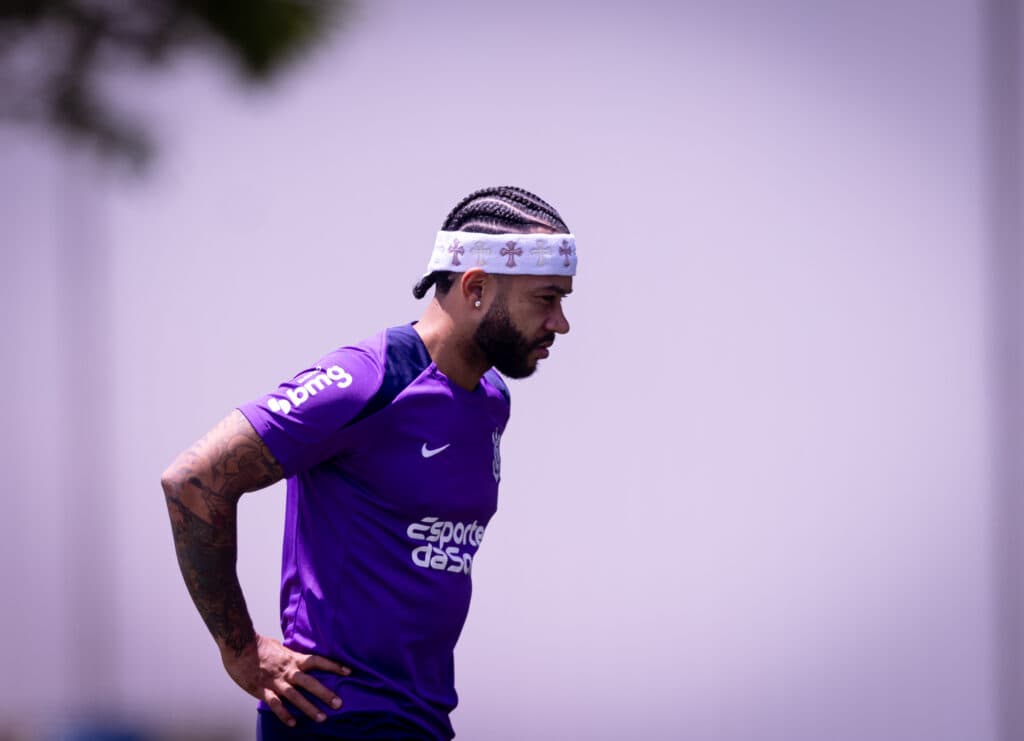 Memphis durante um treino no CT Joaquim Grava; jogador sofreu com problemas físicos - Rodrigo Coca/Agência Corinthians