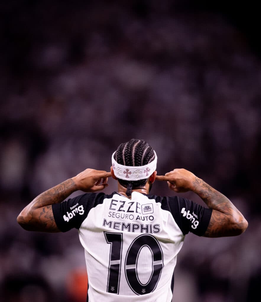 Camisa 10 holandês em sua tradicional comemoração tapando os ouvidos - Rodrigo Coca/Agência Corinthians