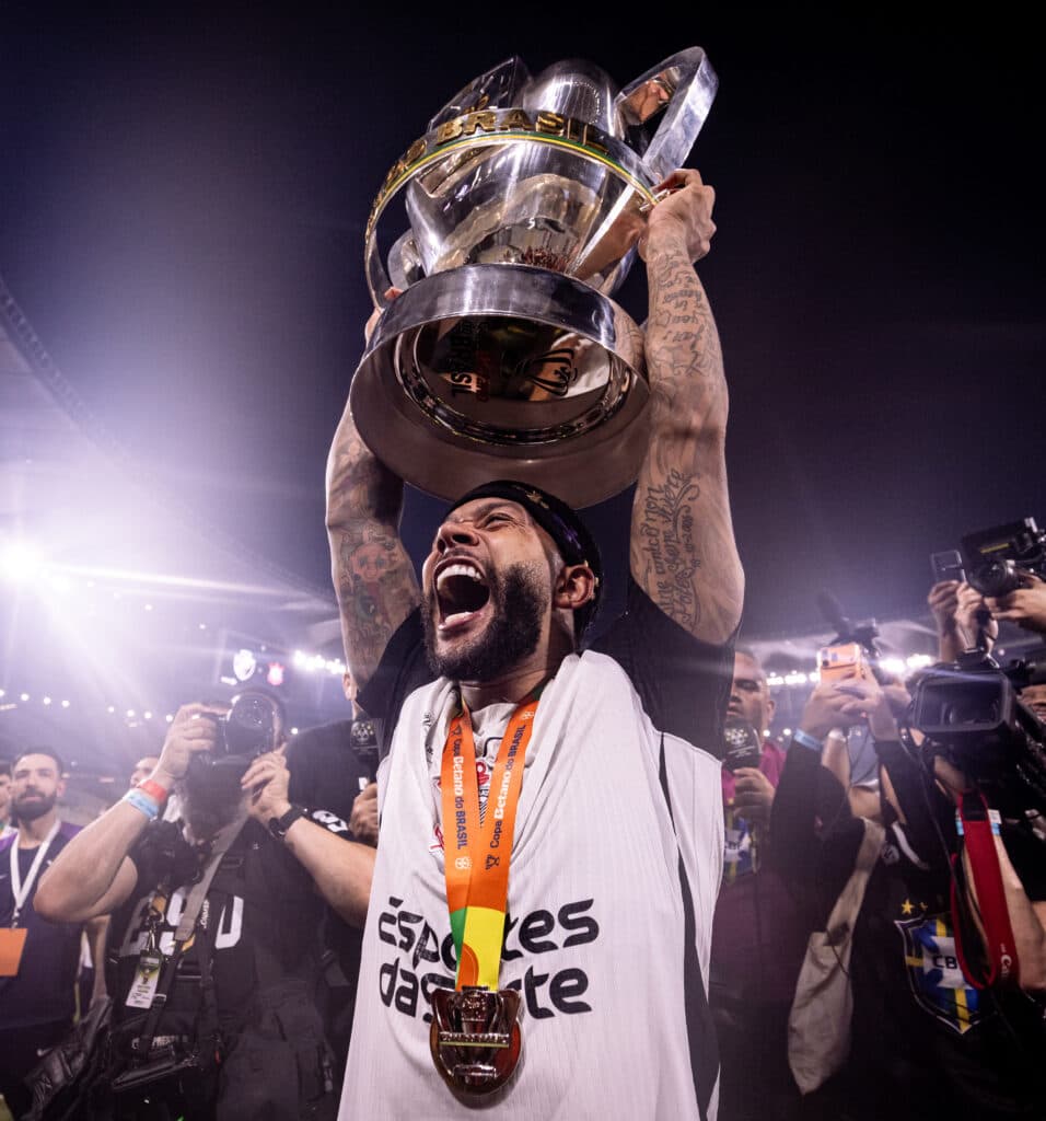 Memphis comemora o título da Copa da Brasil, conquistado diante do Vasco no último ano - Rodrigo Coca/Agência Corinthians