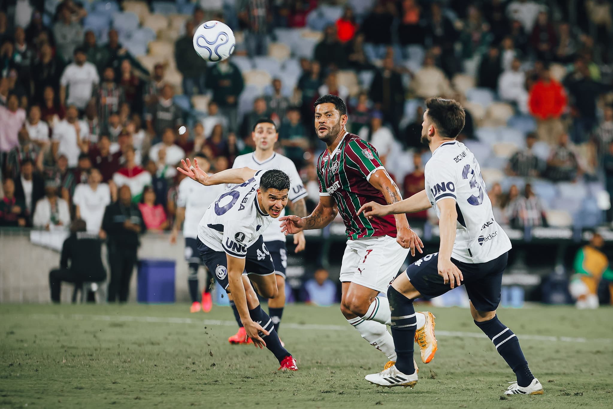 Fluminense empata com Rivadavia sob vaias e amplia jejum