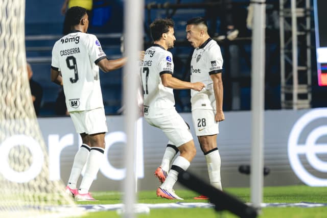 Lei do ex: Cuello decide e Atlético-MG larga na frente do Bragantino