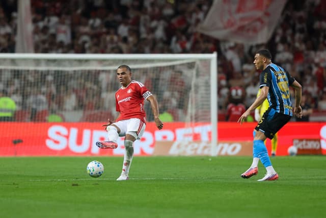 Em Gre-Nal truncado, Inter e Grêmio empatam sem gols