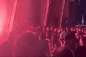 Torcedores gregos invadem estádio para protestar contra venda de joia do clube