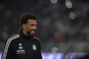 Goleiro Vozinha é apresentado pelo Colo-Colo no Chile