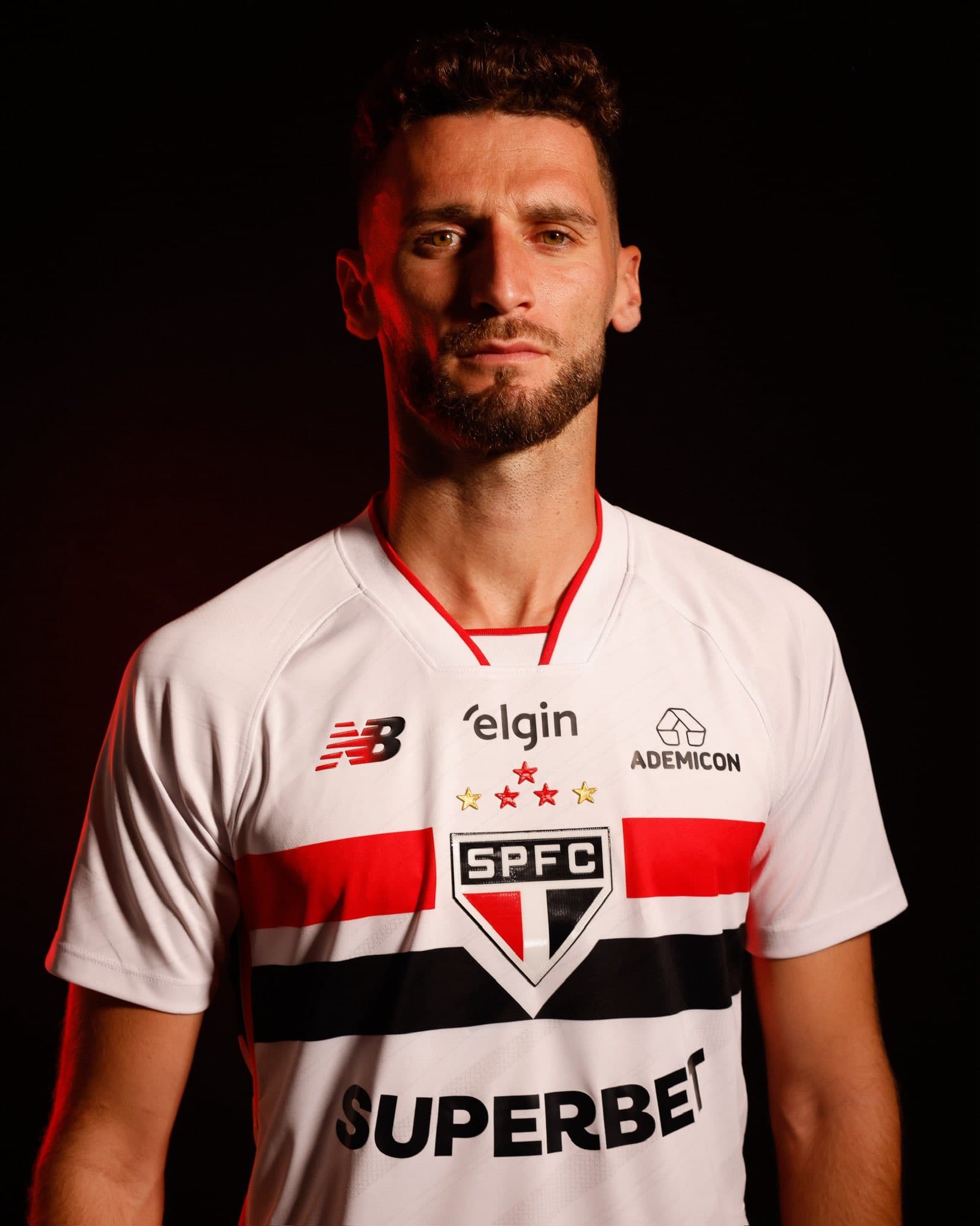 Domingos Duarte com a camisa do São Paulo - Reprodução/@SaoPauloFC