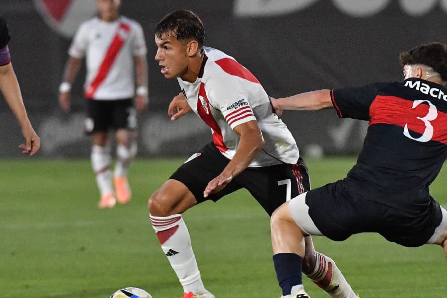 Quem é Joaquín Freitas, novo atacante do Flamengo