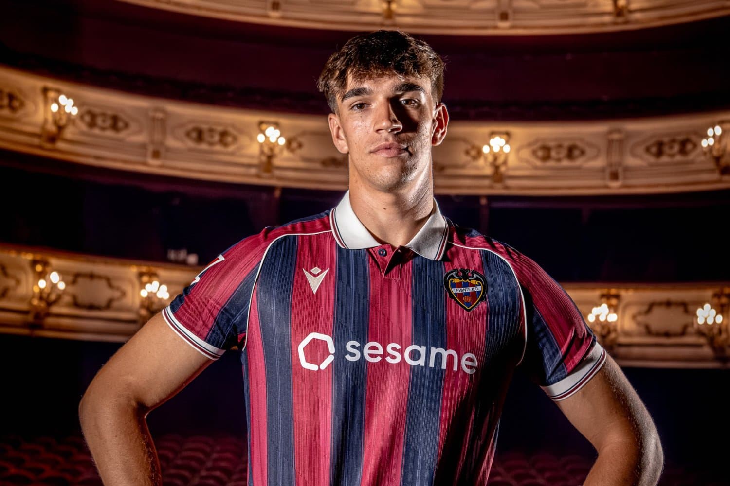 21 anos e 1,94 m: Carlos Espí chega ao Real Madrid para disputar vaga com Endrick