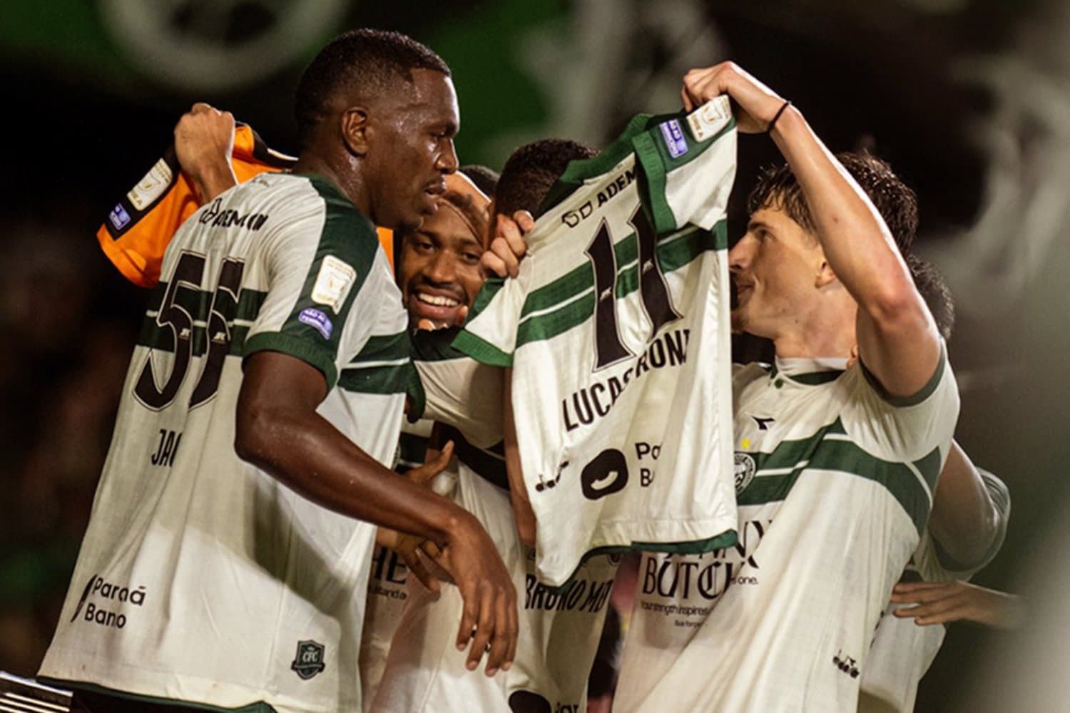 Coritiba resiste à pressão da Chapecoense e vence no Couto Pereira