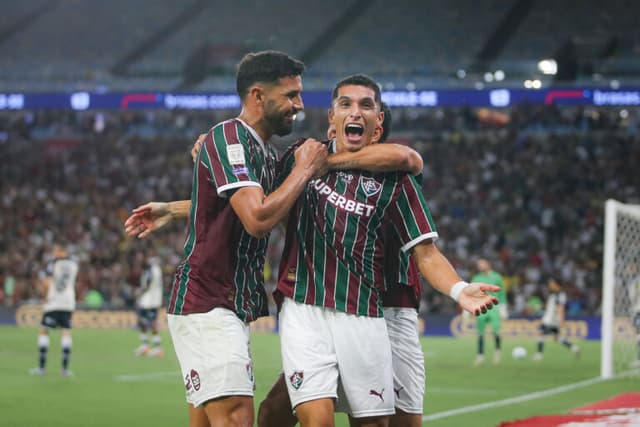 Com gols de Hulk e Serna, Fluminense vira sobre o Remo no Maracanã