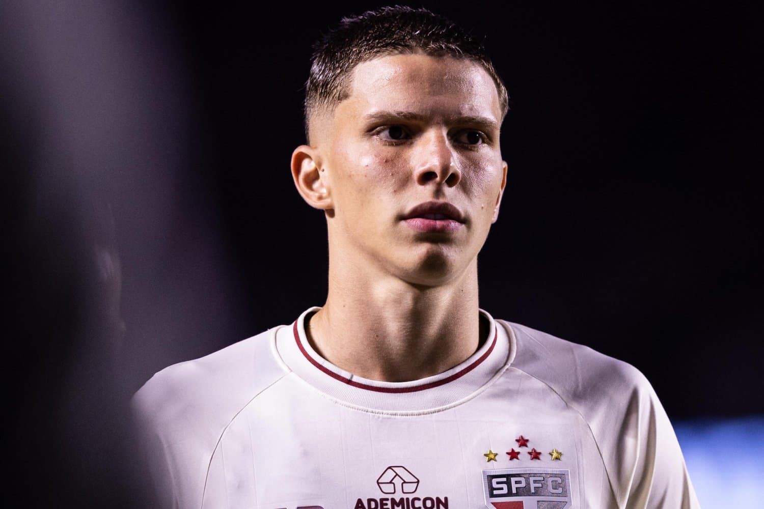 Da base do Santos a substituto de Calleri: quem é Gustavo Santana