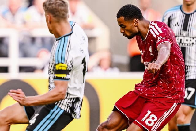 Pênalti nos acréscimos salva o Liverpool de derrota para o Newcastle