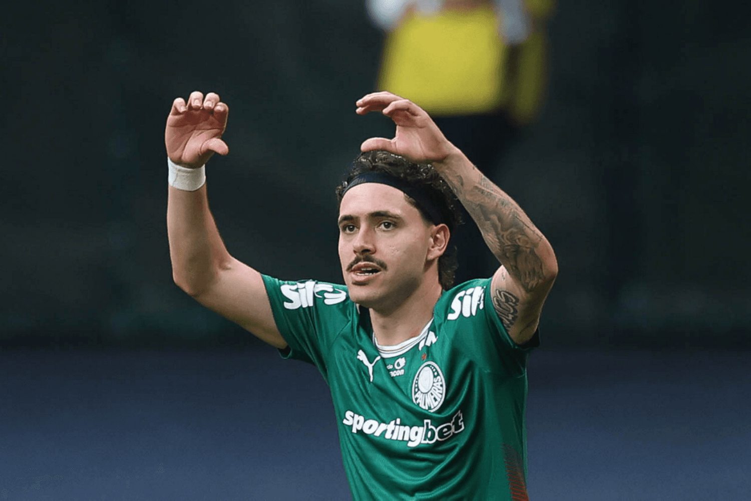 Palmeiras domina no segundo tempo, faz 3 a 0 e encaminha classificação