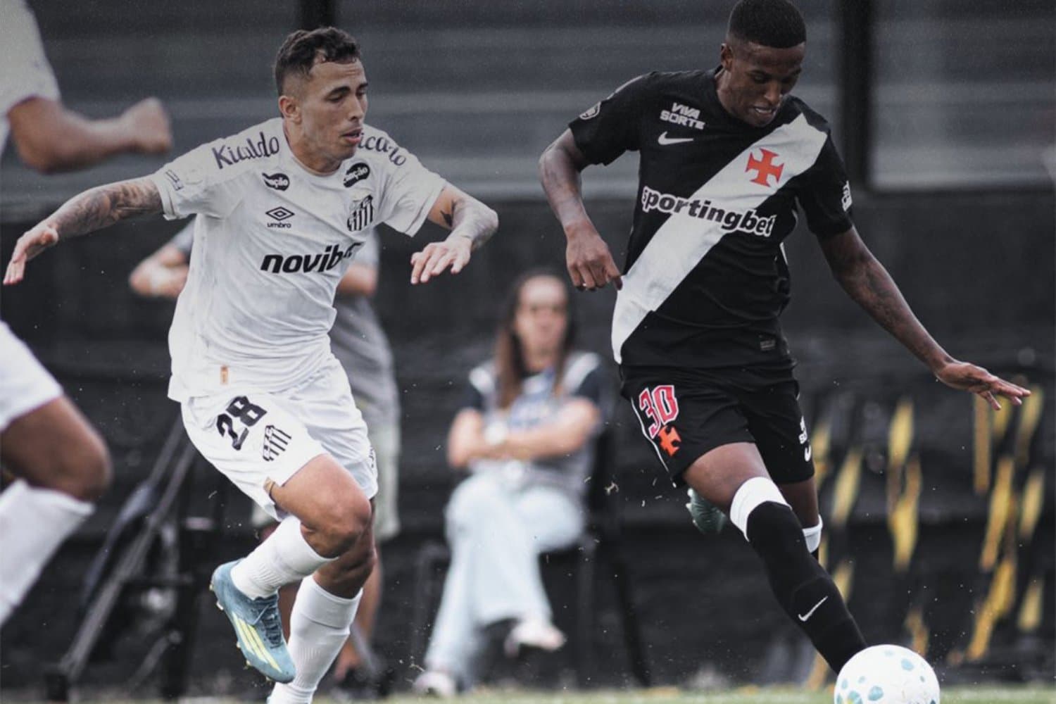 Santos resiste à pressão, pune falhas do Vasco e escapa do Z-4