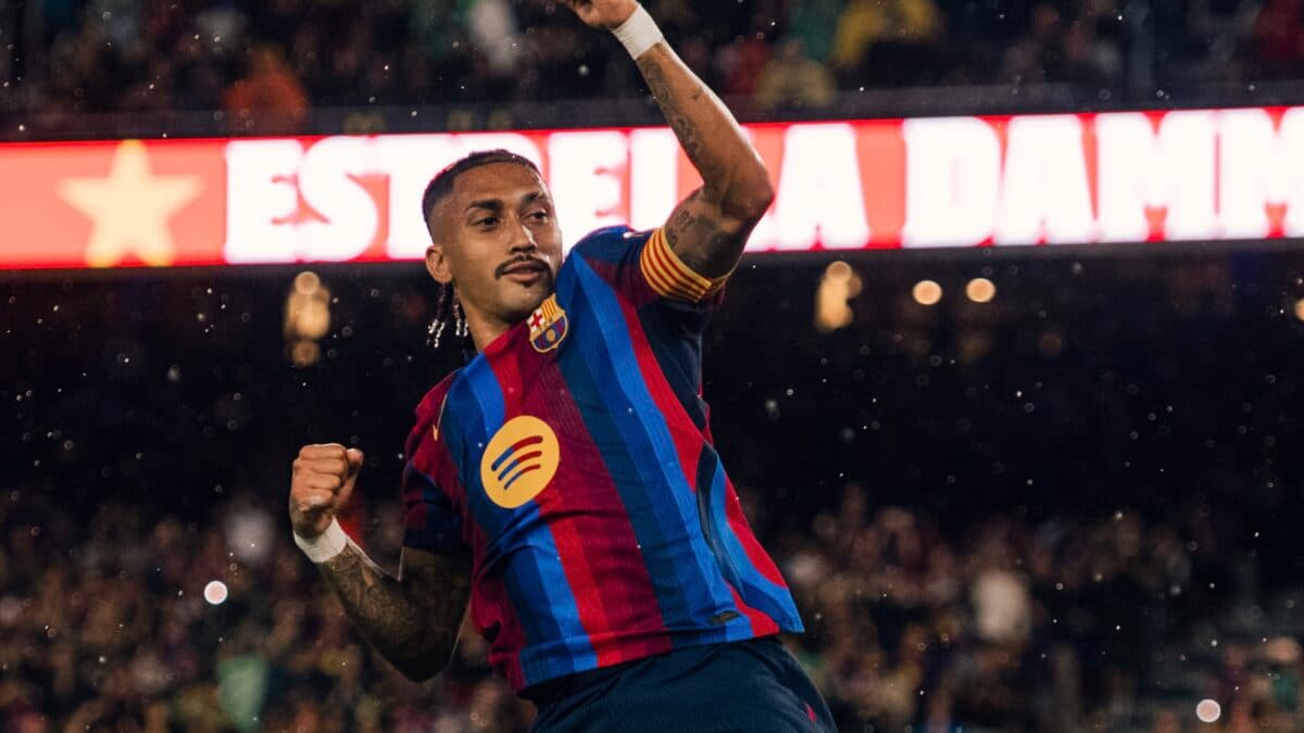 Raphinha entra no top-25 artilheiros da história do Barcelona
