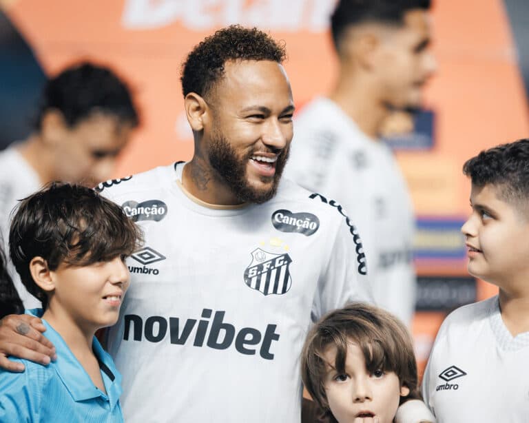 Santos ainda não tem previsão para quitar direitos de imagem em atraso