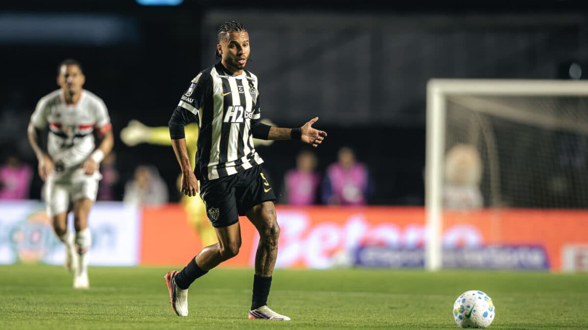 Meia do Atlético-MG é suspenso por vídeo provocando Kaio Jorge