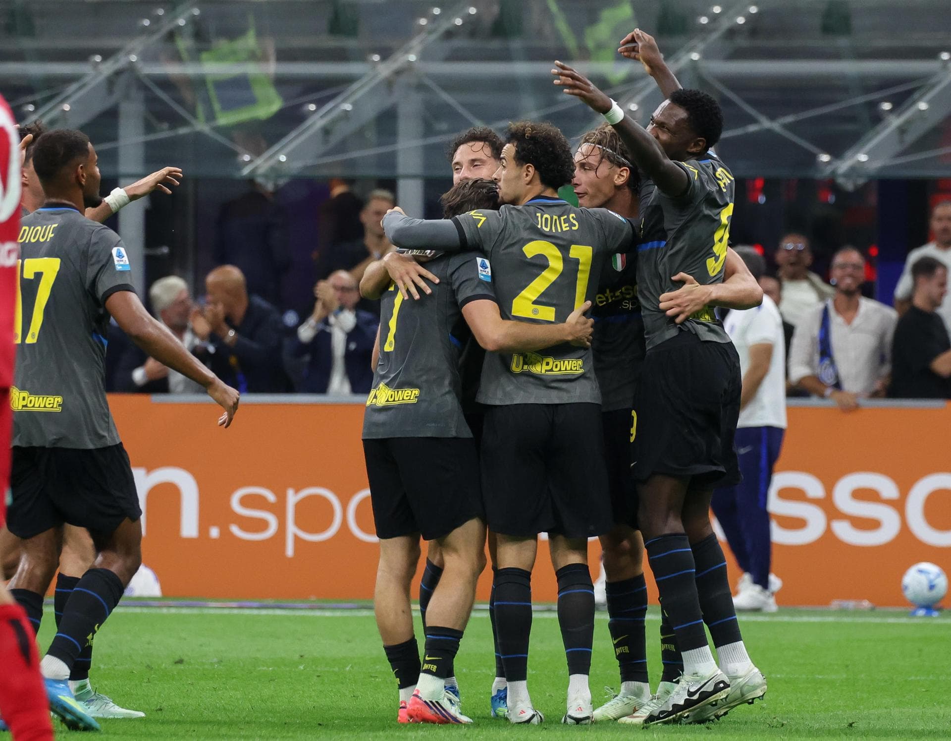 Inter de Milão vira, goleia a Udinese e mantém 100% no Italiano
