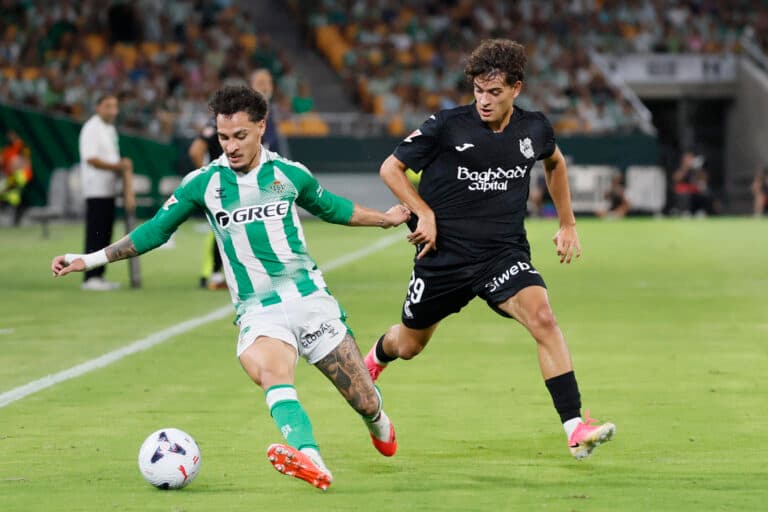 Antony supera dores e reforça o Betis na Champions League