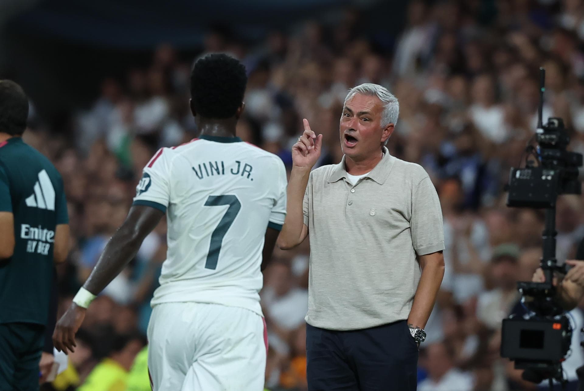 Mourinho cobra ‘altíssimo nível’ de Vini Jr. no Real Madrid
