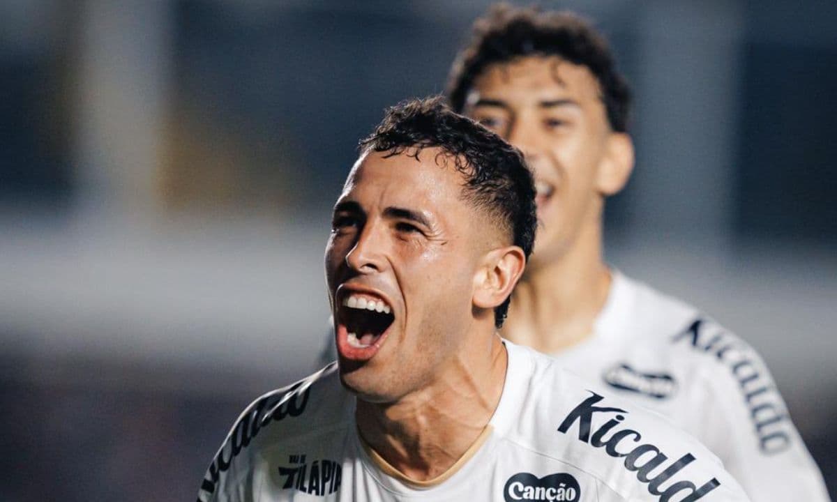 Santos faz ‘lição de casa’, vence o Atlético e abre vantagem na Sula