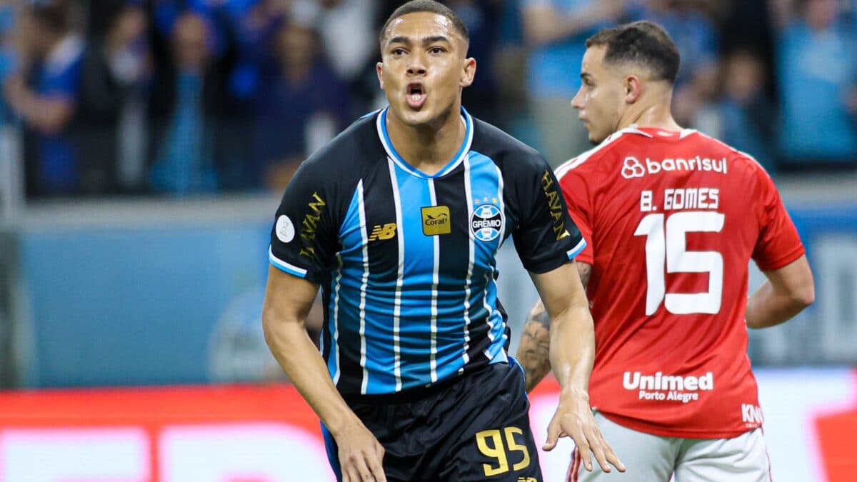 Vasco mira contratação de Carlos ViInicius para 2027
