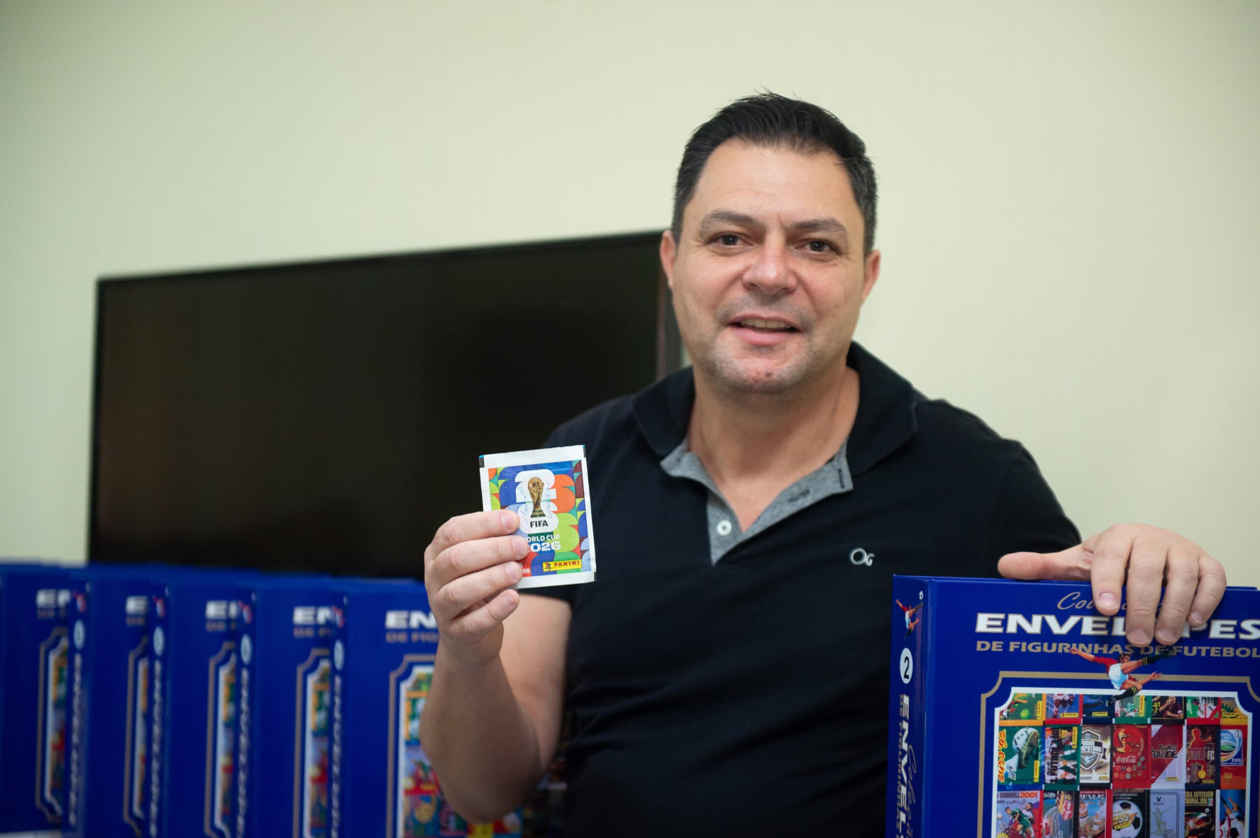 Álvaro Vacca, colecionardor de pacotinhos de figurinhas - Kaio Lakaio/PLACAR