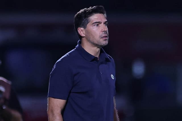 STJD divulga punição de Abel Ferreira após chute em microfone
