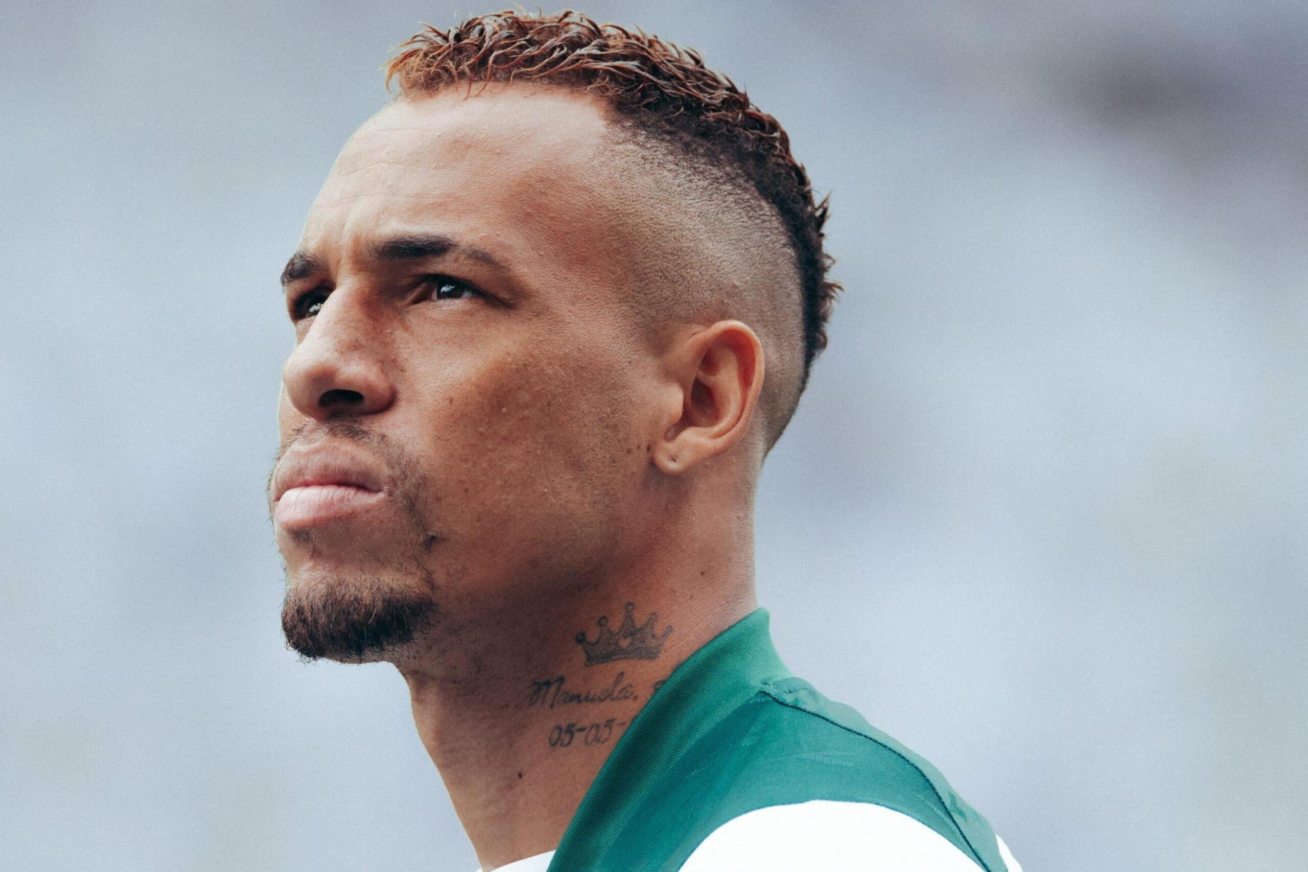 Expulso após aplicação da ‘Lei Vini Jr’, Breno Lopes pede desculpa à torcida