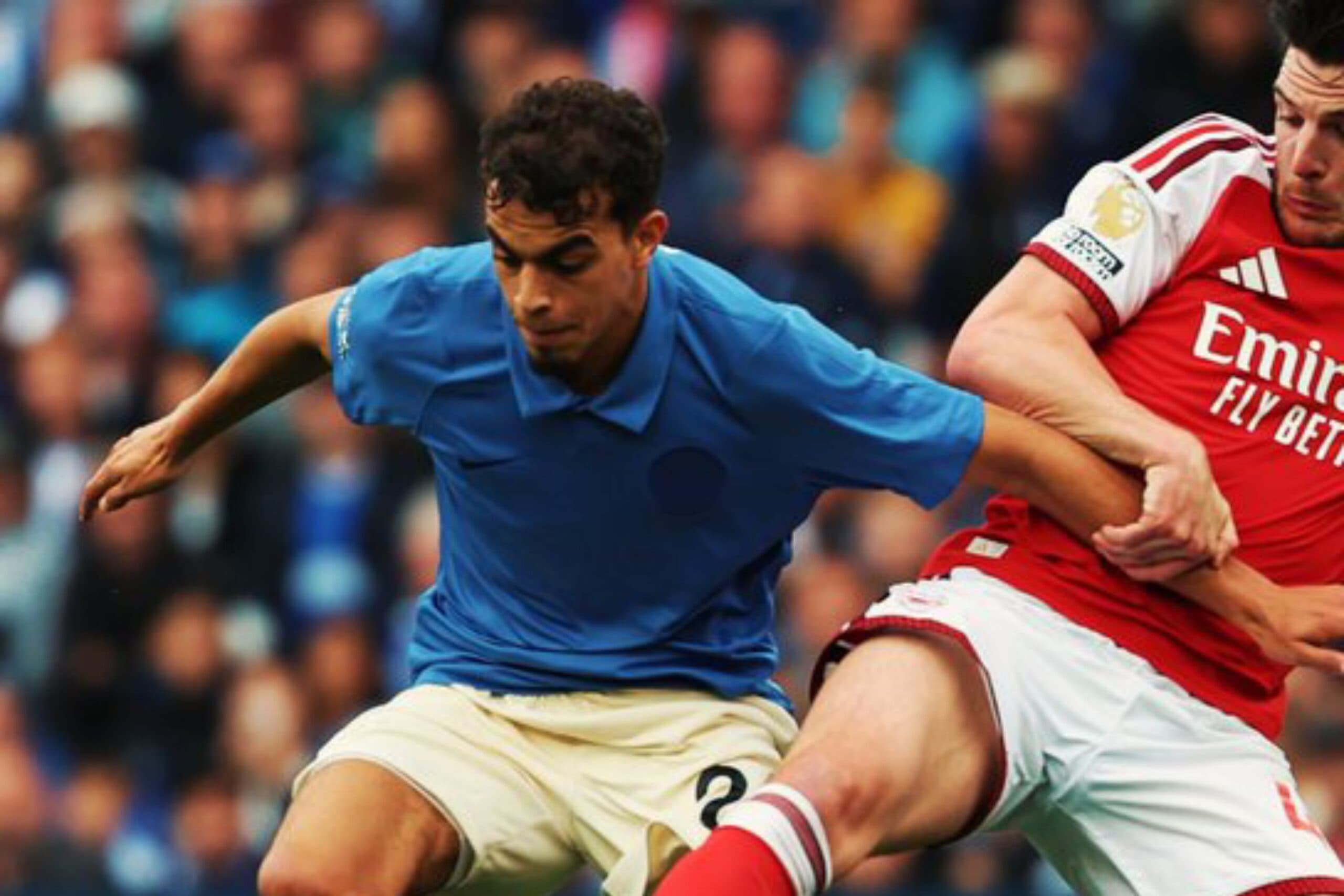 Brighton amassa o líder Arsenal por 3 a 0 no Amex Stadium
