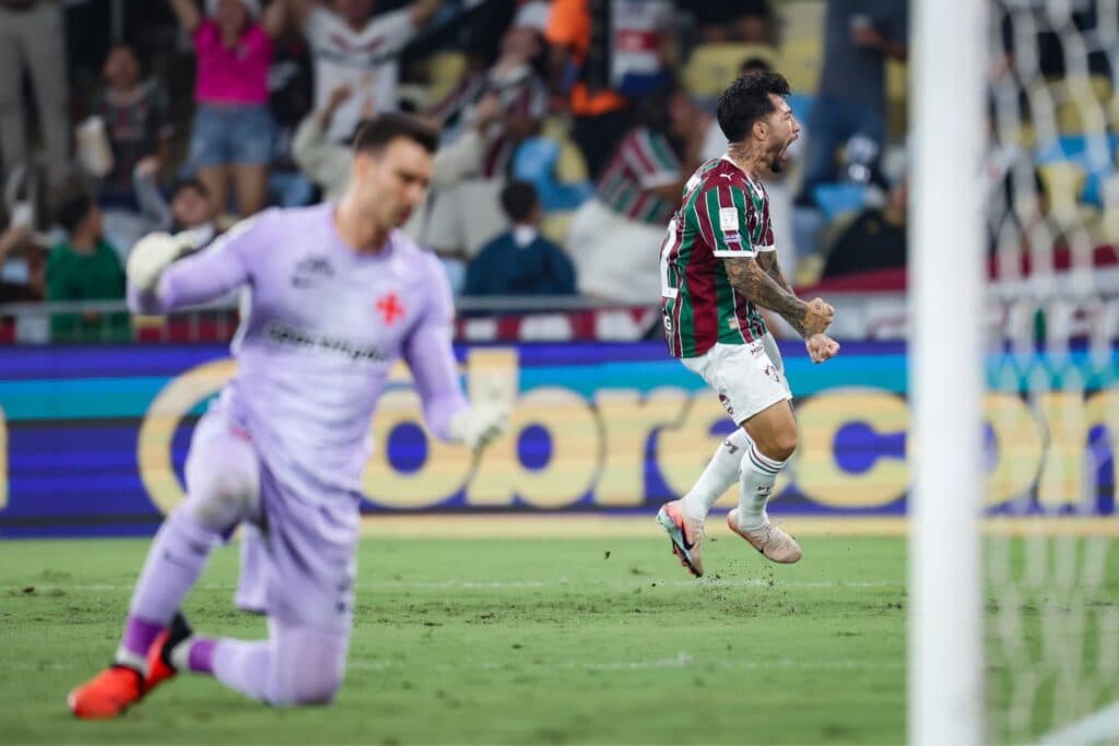 Lucho Acosta decide, Fluminense vence o Vasco e afunda rival no Brasileirão