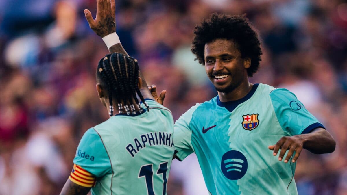 Barcelona sofre susto, mas vence Levante e mantém 100% no Espanhol