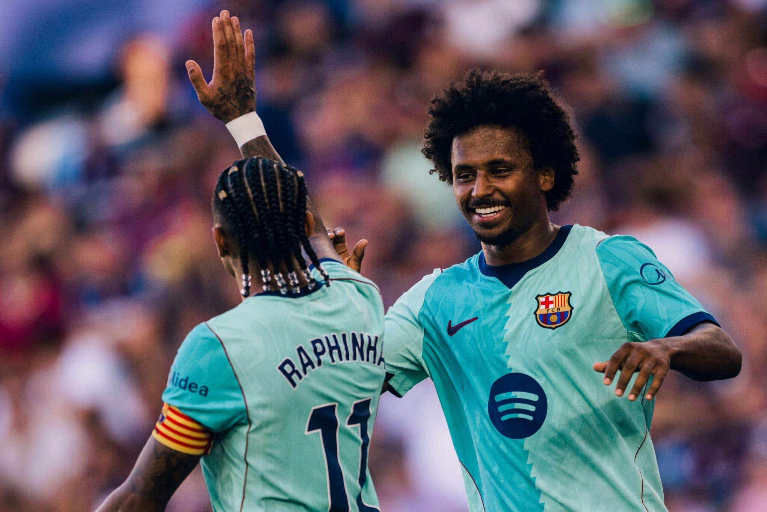 Barcelona sofre susto, mas vence Levante e mantém 100% no Espanhol