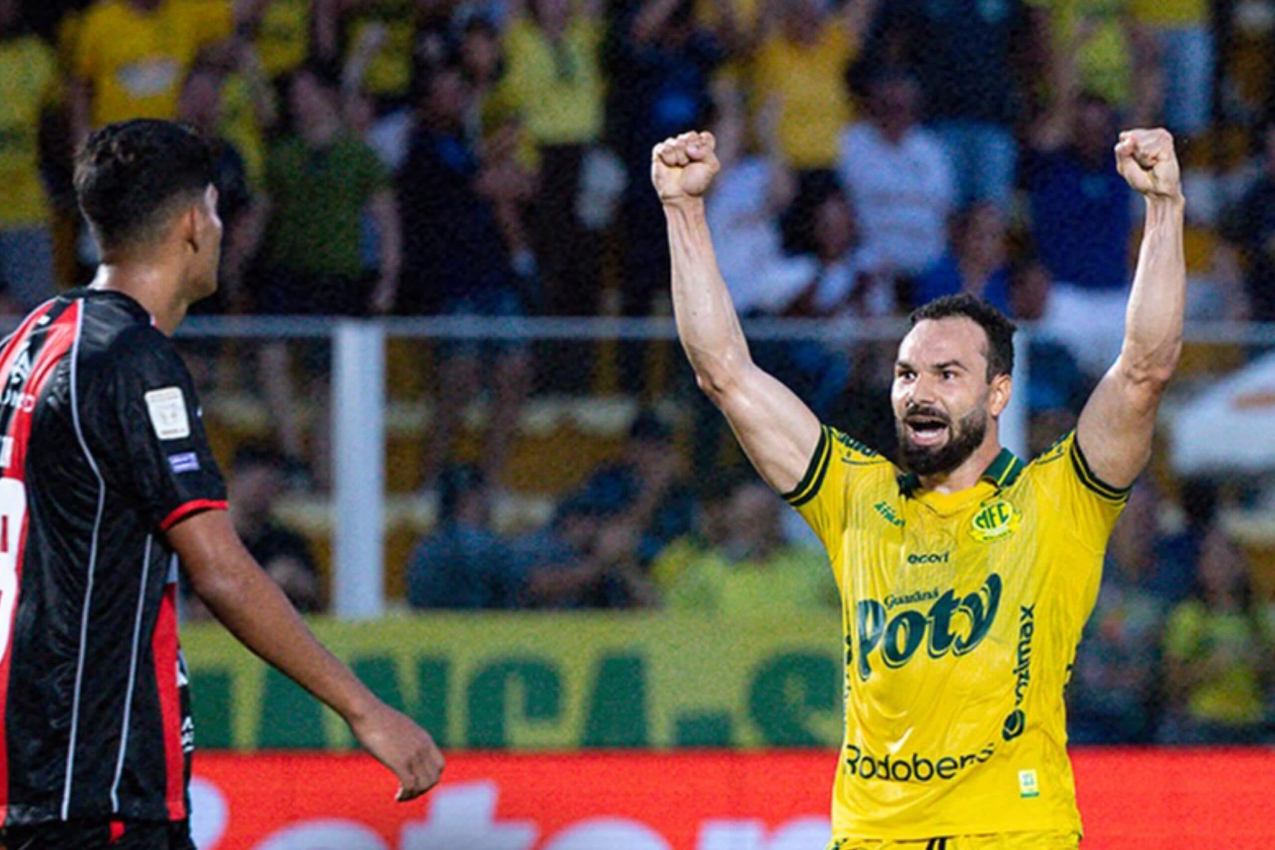 Mirassol supera falha inicial, amassa no segundo tempo e empata com Vitória